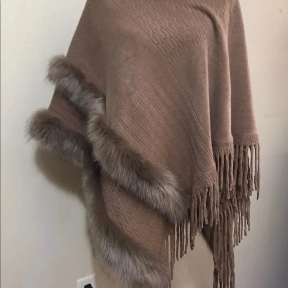 Faux Fur Fringed Poncho NEW - Picture 3 of 5
